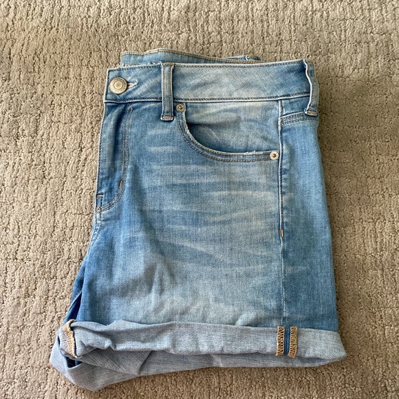 American Eagle Outfitters Pants - 🔅size 10 AE denim shorts🔅